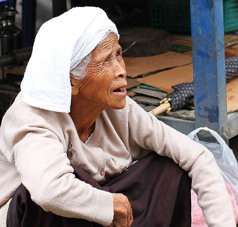 Kengtung - portrait at a street market