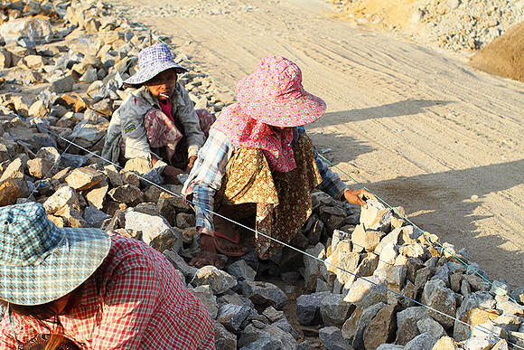 Building a road - Near Kengtung