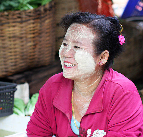 Kengtung - portrait at a street market