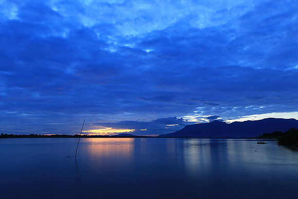 Sunrise over the Mekung river