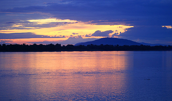 Sunrise over the Mekung river