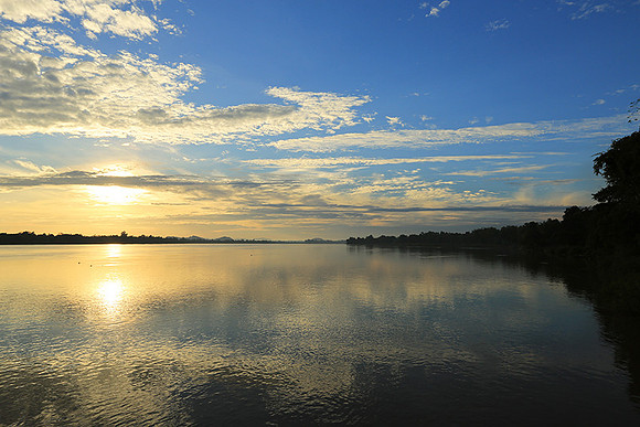 Sunrise over the Mekung river