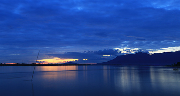 Sunrise over the Mekung river