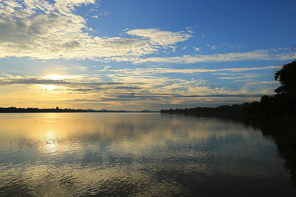 Sunrise over the Mekung river
