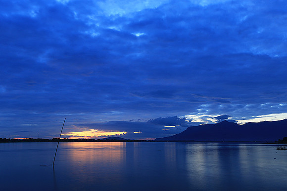 Sunrise over the Mekung river