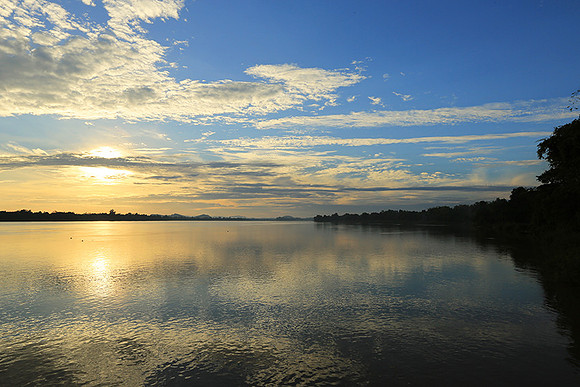 Sunrise over the Mekung river