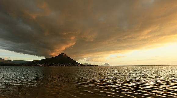 Sunset at Flic-en Flac - west coast