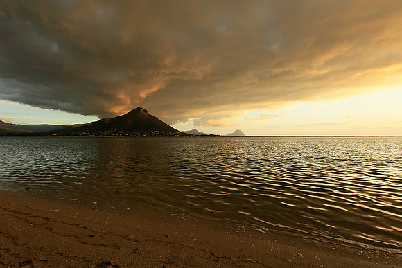 Sunset at Flic-en Flac - west coast
