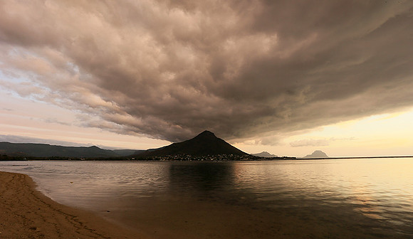 Sunset at Flic-en Flac - west coast