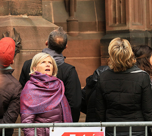 France - Strasbourg : queuing in front of the cathedral (devant la cathédrale)