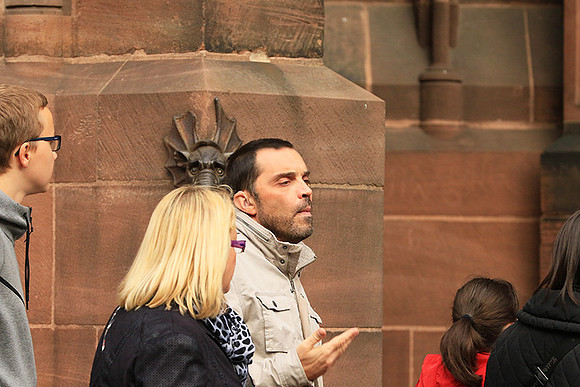 France - Strasbourg : queuing in front of the cathedral (devant la cathédrale)