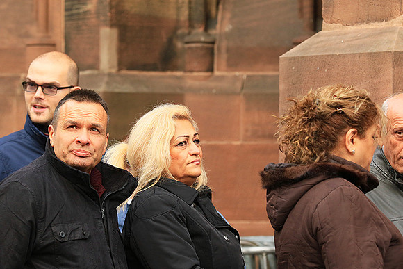 France - Strasbourg : queuing in front of the cathedral (devant la cathédrale)
