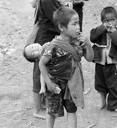 Myanmar : Shan children (near Kengtung)