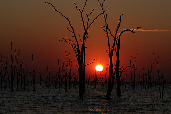 Sunrise - lake Kariba