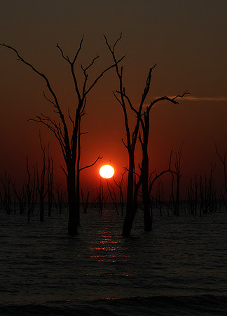 Sunrise - lake Kariba