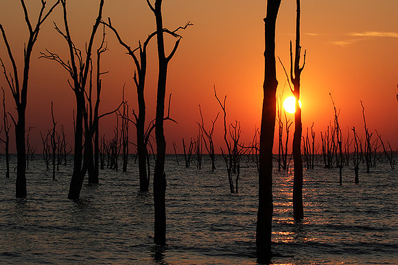Sunrise - lake Kariba