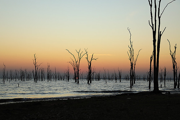 Sunrise - lake Kariba