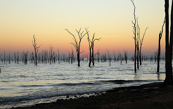 Sunrise - lake Kariba