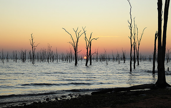Sunrise - lake Kariba