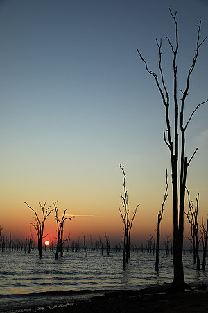 Sunrise - lake Kariba