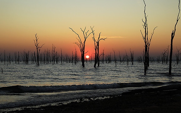 Sunrise - lake Kariba