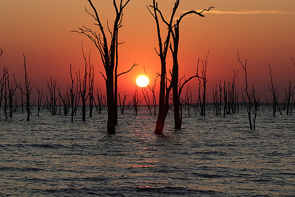 Sunrise - lake Kariba