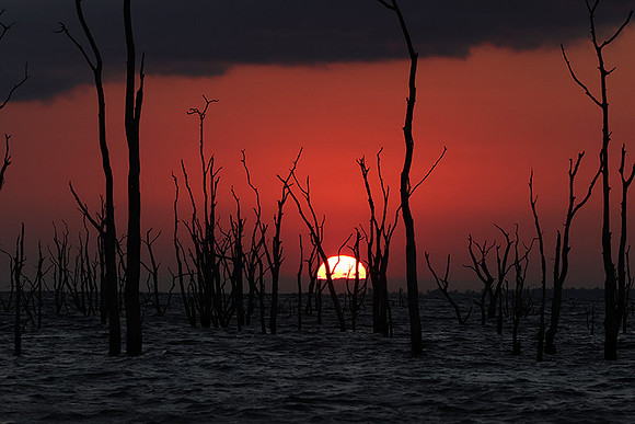 Sunrise - lake Kariba