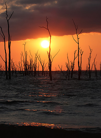 Sunrise - lake Kariba