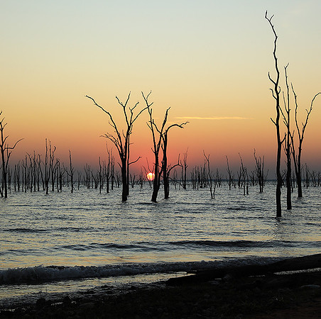 Sunrise - lake Kariba