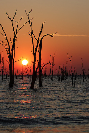 Sunrise - lake Kariba