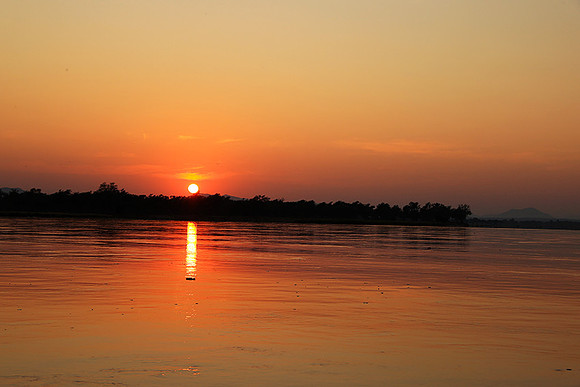 Sunrise - Tembo Plains