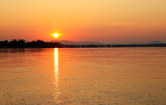 Sunrise - Tembo Plains