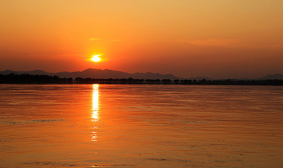 Sunrise - Tembo Plains