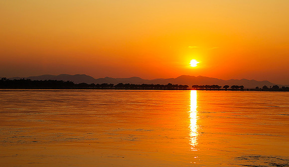 Sunrise - Tembo Plains