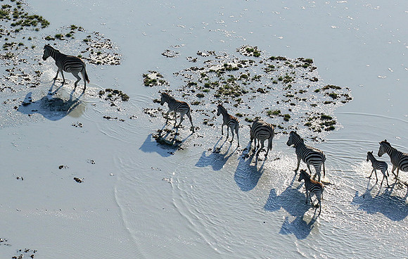 Helicopter flight over Sua Pan
