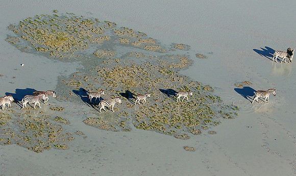 Helicopter flight over Sua Pan