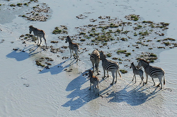 Helicopter flight over Sua Pan