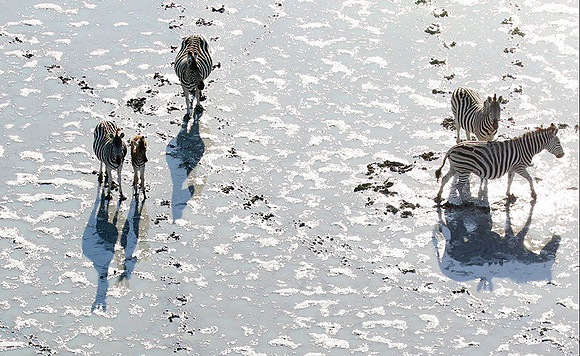 Helicopter flight over Sua Pan