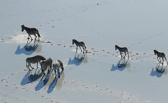 Helicopter flight over Sua Pan