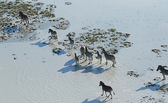 Helicopter flight over Sua Pan