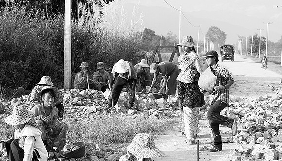Building a road near Kengtung