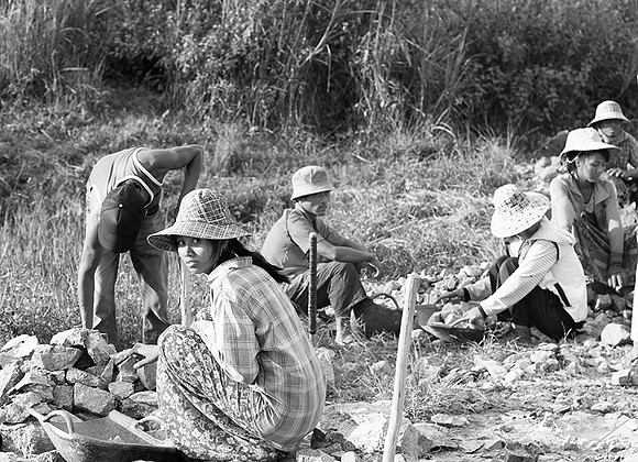 Building a road near Kengtung