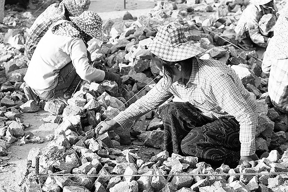 Building a road near Kengtung