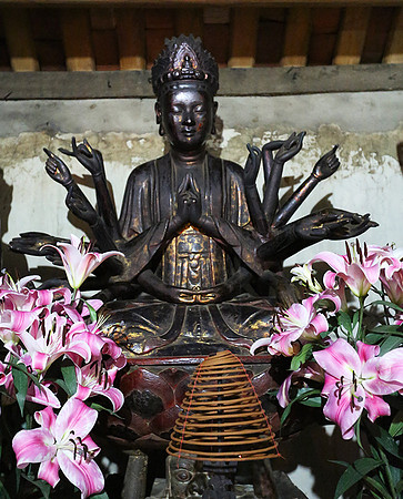 Vietnam - pagoda Thay