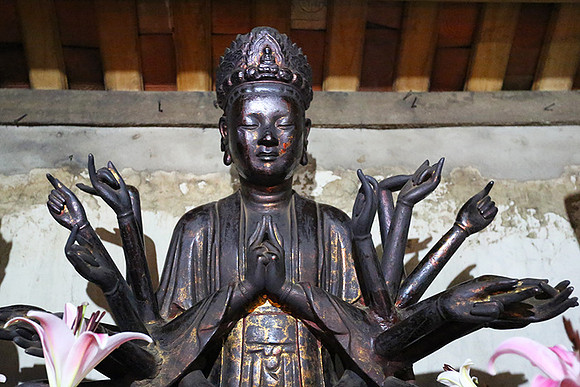 Vietnam - pagoda Thay